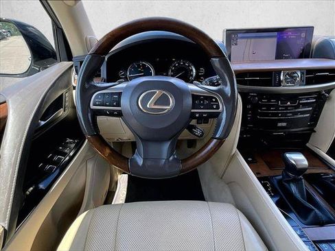 Used 2017 Lexus LX 570 4WD w/ Luxury Package image 7