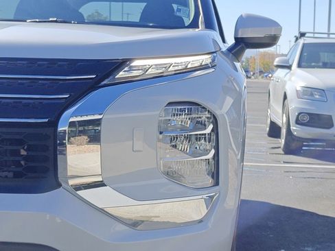 New 2025 Mitsubishi Outlander ES image 31