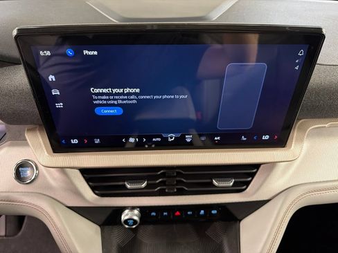 Certified 2025 Ford Explorer Active w/ Active Comfort Package AWD/4WD image 10