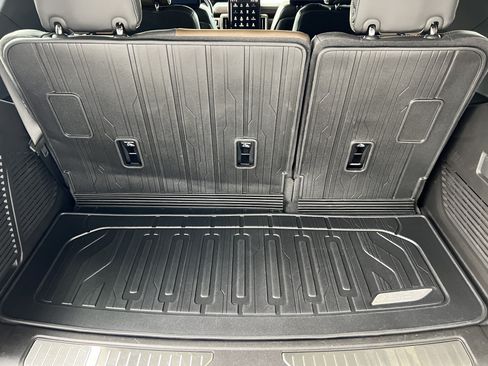 Used 2025 GMC Yukon Denali Ultimate AWD/4WD image 17