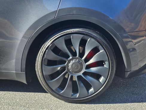 Used 2022 Tesla Model Y Performance image 19