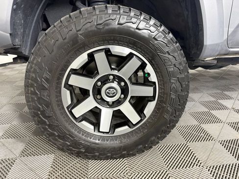 Used 2019 Toyota Tacoma TRD Sport w/ Technology Package AWD/4WD image 10