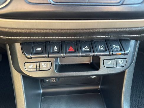 Used 2022 GMC Canyon Denali image 35