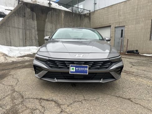 Certified 2025 Hyundai Elantra SEL FWD image 9