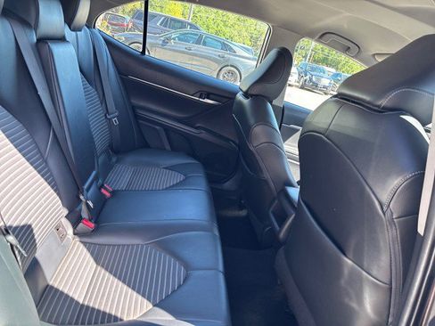 Used 2020 Toyota Camry SE image 12