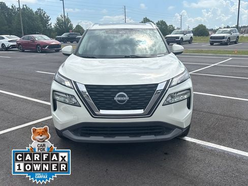 Used 2023 Nissan Rogue SV w/ SV Premium B Package FWD image 2