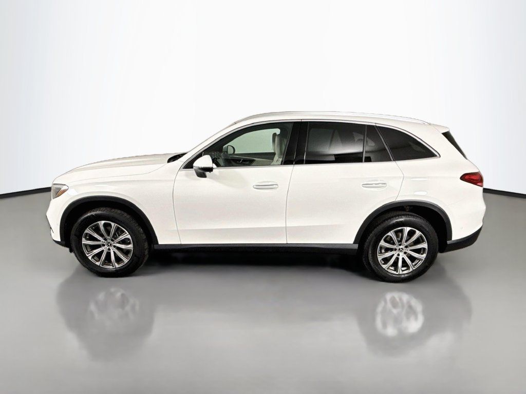 Used 2026 Mercedes-Benz GLC 300 4MATIC image 4