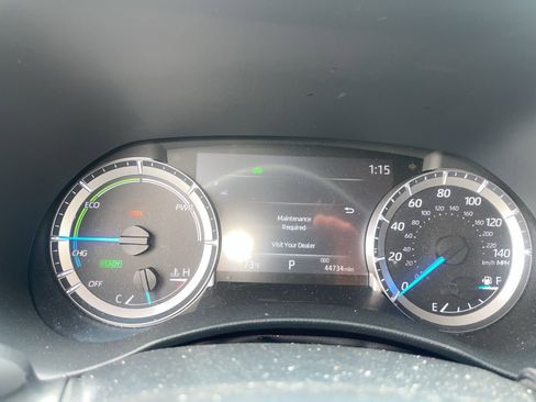 Used 2023 Toyota Highlander LE image 1