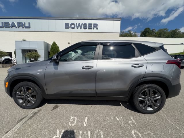 Used 2023 Kia Seltos LX AWD/4WD image 2