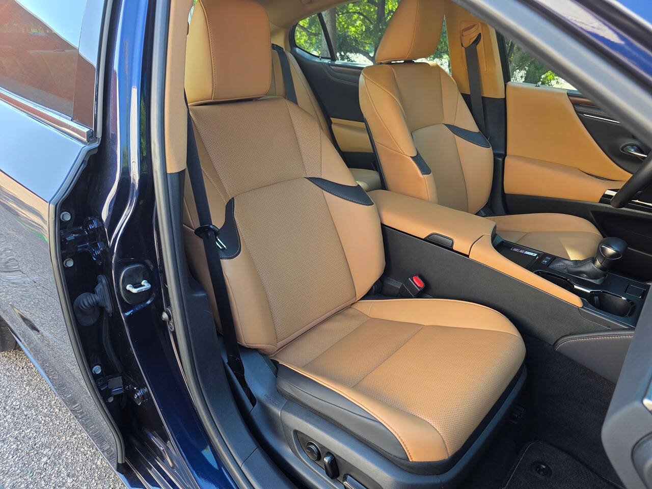 Used 2024 Lexus ES 300h w/ Premium Package FWD image 37