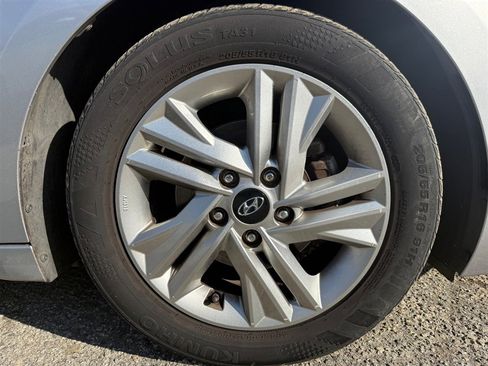 Used 2020 Hyundai Elantra SEL image 34