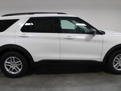 New 2026 Ford Explorer Active RWD image 10