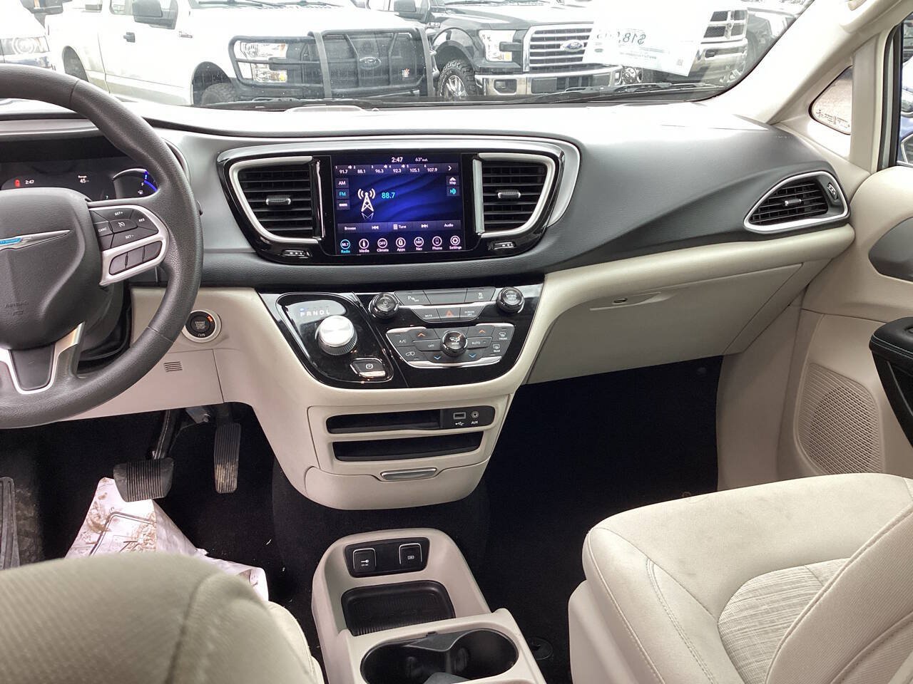 Used 2018 Chrysler Pacifica Touring Plus FWD image 27