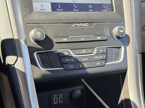 Certified 2020 Ford Fusion SE FWD image 27