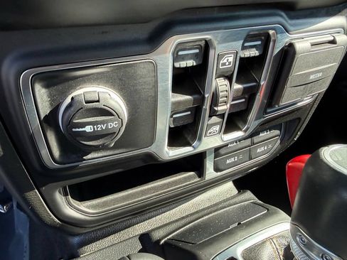 Used 2023 Jeep Wrangler Unlimited Sahara AWD/4WD image 28