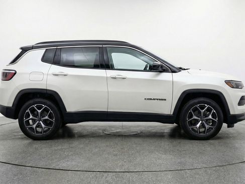 Used 2025 Jeep Compass Limited AWD/4WD image 11