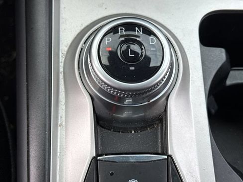Used 2023 Ford Explorer XLT AWD/4WD image 35