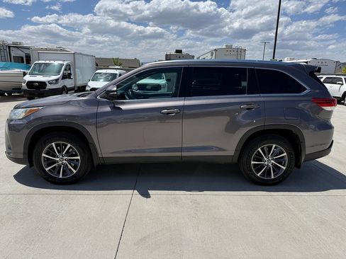 Used 2019 Toyota Highlander XLE AWD/4WD image 6