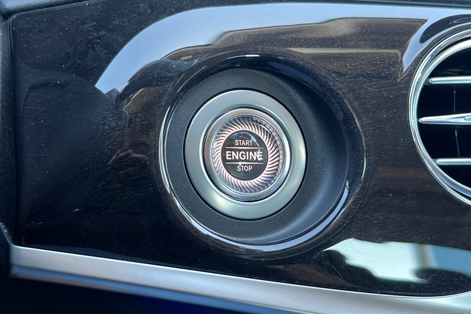 Used 2020 Mercedes-Benz S 560 Sedan image 23