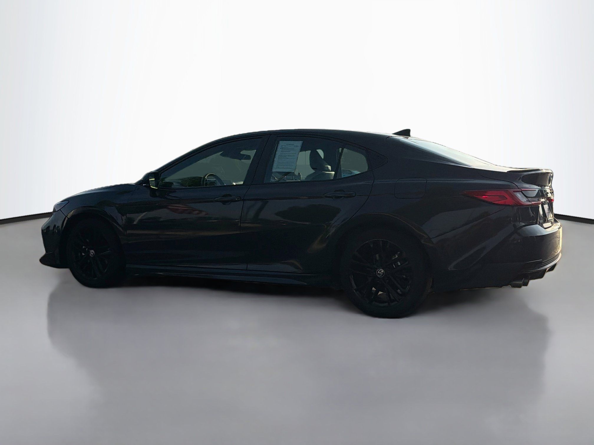 Used 2025 Toyota Camry SE FWD image 4