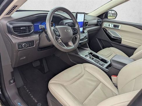 Used 2024 Ford Explorer Platinum w/ Technology Package image 9