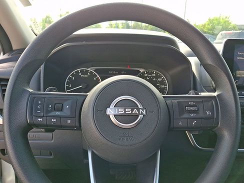 Used 2024 Nissan Rogue S AWD/4WD image 18