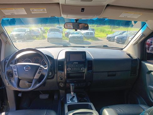 Used 2015 Nissan Titan SV w/ SV Value Truck Package AWD/4WD image 10