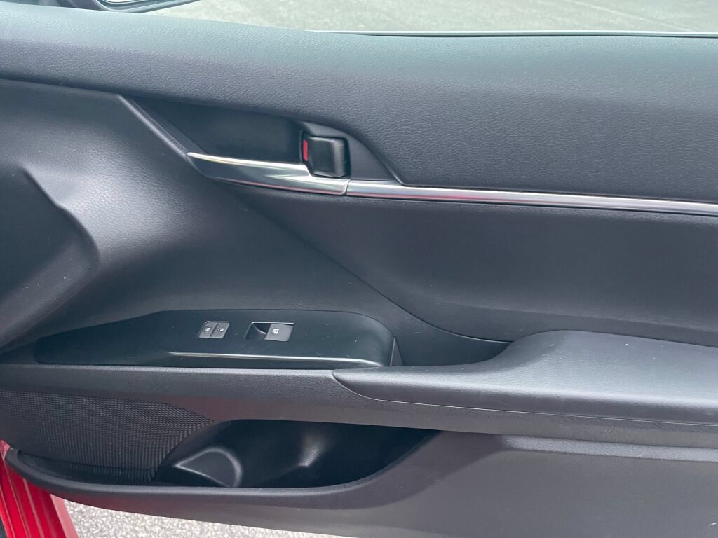 Used 2020 Toyota Camry SE FWD image 30