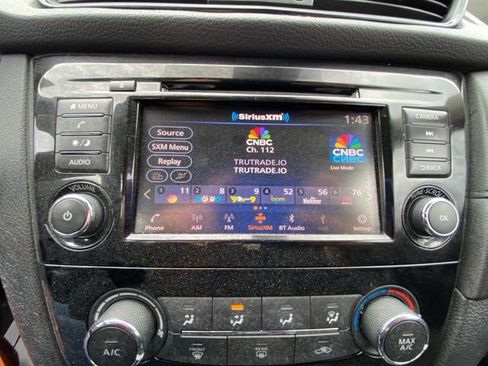 Used 2019 Nissan Rogue S image 23