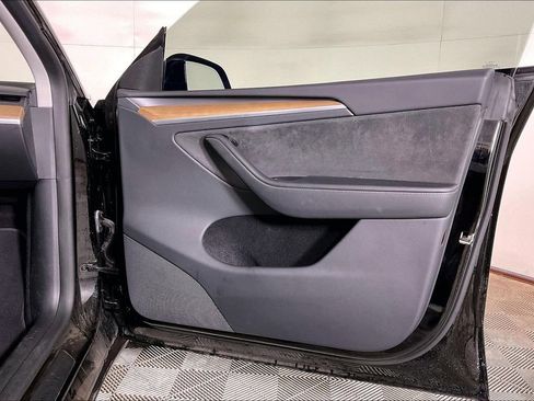 Used 2024 Tesla Model Y 2WD image 22