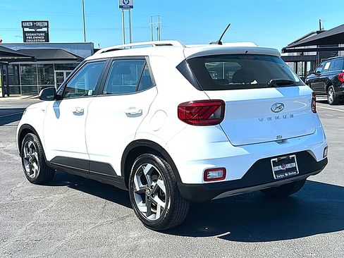 Used 2025 Hyundai Venue SEL image 6