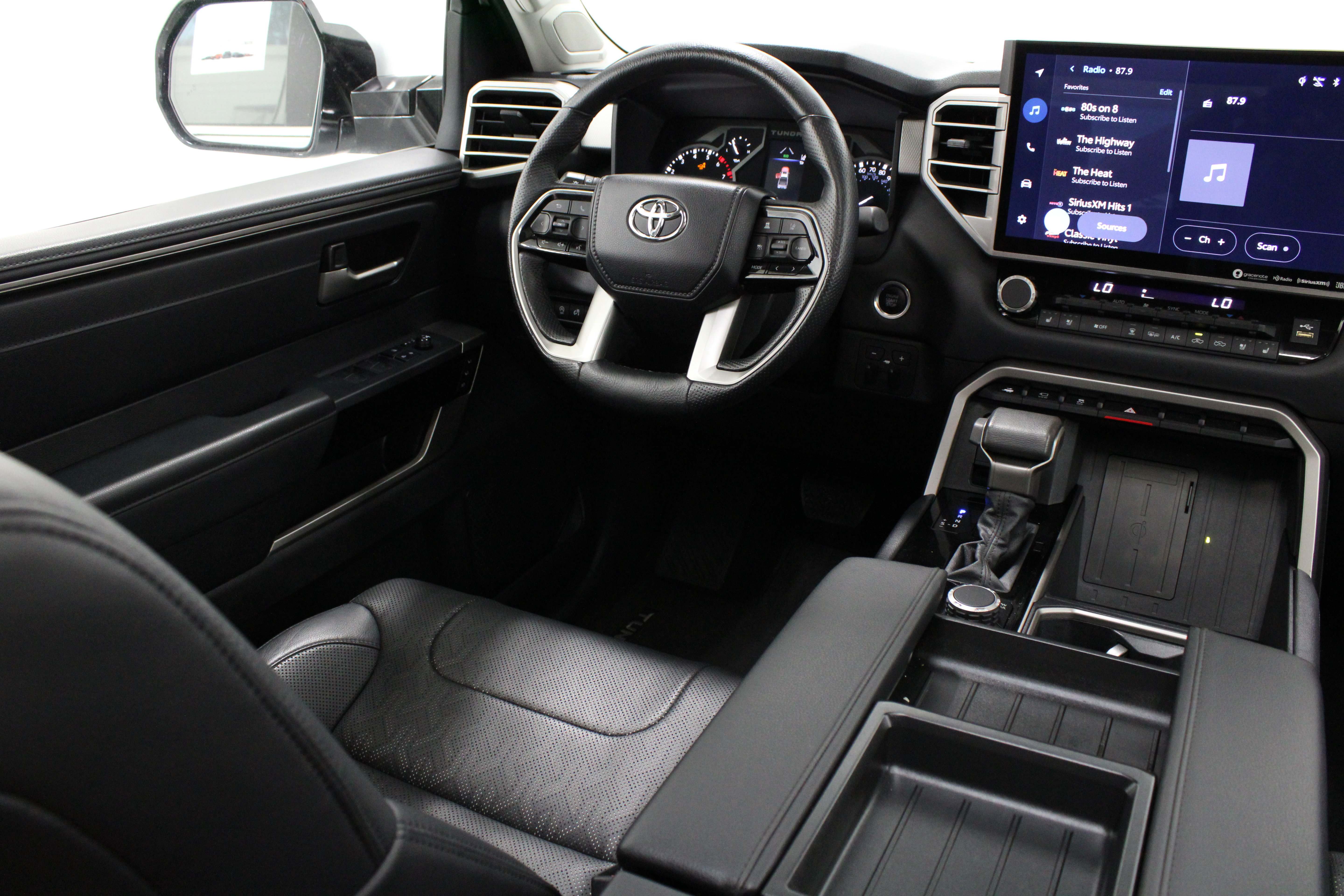 Used 2022 Toyota Tundra Limited AWD/4WD image 36