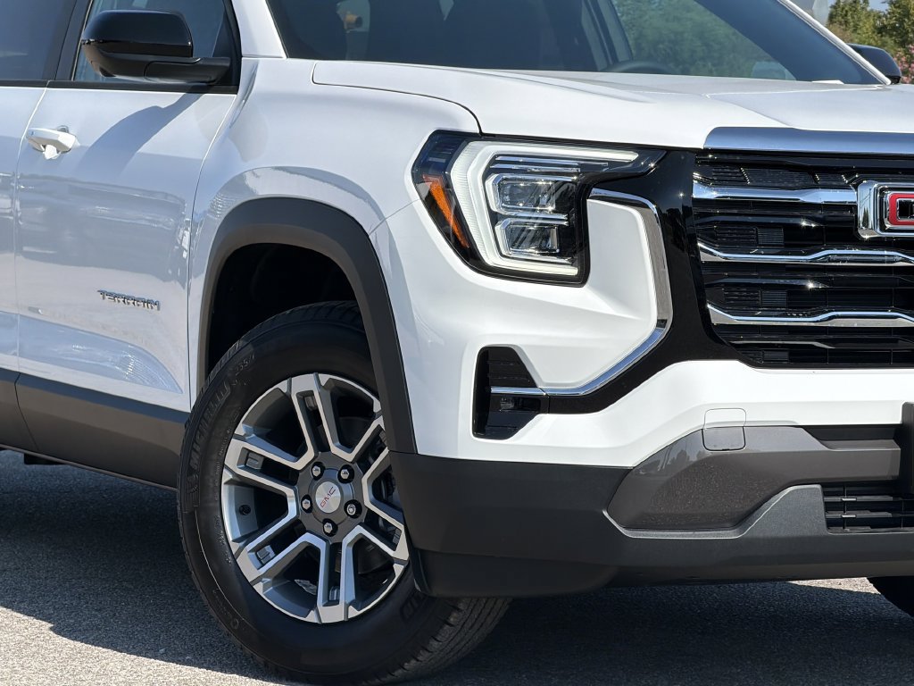 New 2027 GMC Terrain Elevation w/ Technology Package II FWD image 2