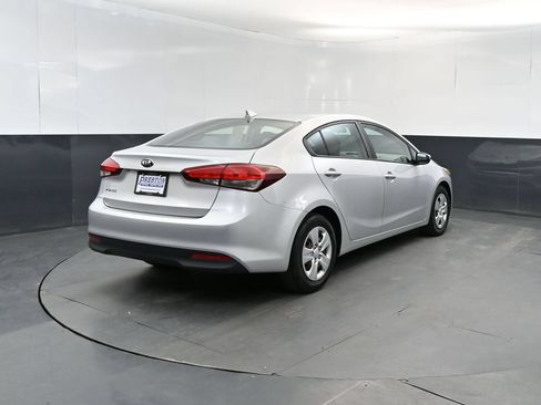 Used 2017 Kia Forte LX FWD image 5