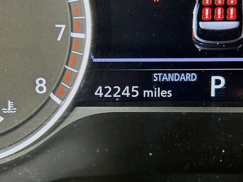 Used 2025 Nissan Pathfinder SV image 19