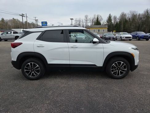 Used 2025 Chevrolet TrailBlazer LT AWD/4WD image 23