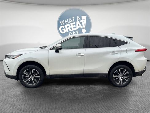 Used 2023 Toyota Venza LE image 6