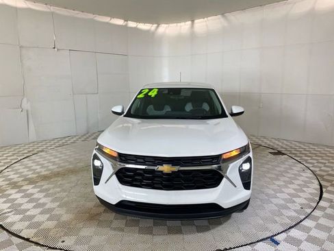 Used 2024 Chevrolet Trax LS w/ LS Convenience Package FWD image 21