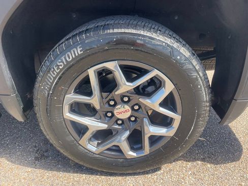 Used 2024 GMC Sierra 1500 SLT RWD image 17