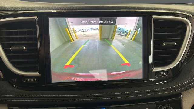 Used 2021 Chrysler Pacifica Limited FWD image 13