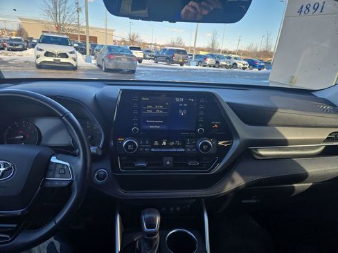 Used 2021 Toyota Highlander XLE image 17