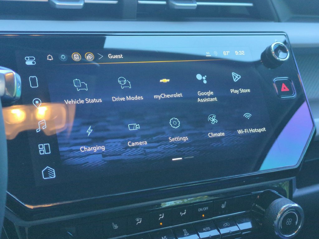 New 2027 Chevrolet Bolt LT w/ Comfort Package FWD image 22
