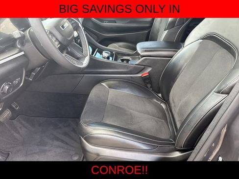 Used 2024 Jeep Grand Cherokee Altitude RWD image 12