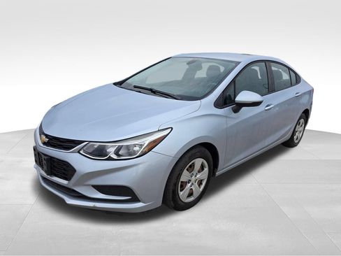 Used 2018 Chevrolet Cruze LS FWD image 1