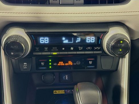 Used 2024 Toyota RAV4 Limited image 16