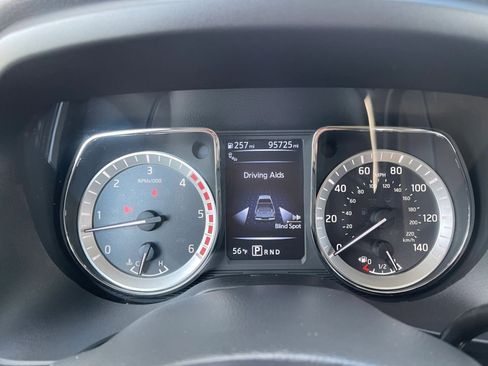 Used 2016 Nissan Titan SL image 29