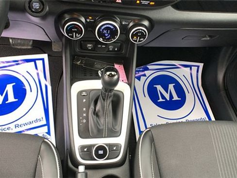 Used 2023 Hyundai Venue Limited image 16