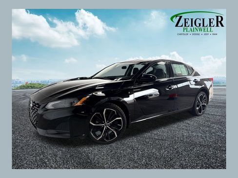 Used 2025 Nissan Altima 2.5 SR AWD/4WD image 1