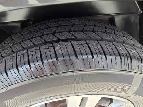 Used 2016 Cadillac SRX Luxury w/ Driver Awareness Package FWD image 11