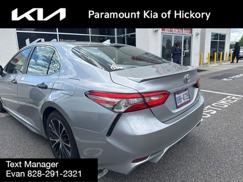 Used 2019 Toyota Camry SE FWD image 5
